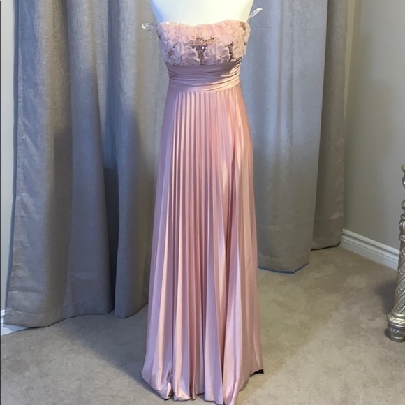 Never worn David’s Bridal Bridesmaid Blush Strapless Dress - Picture 5 of 10